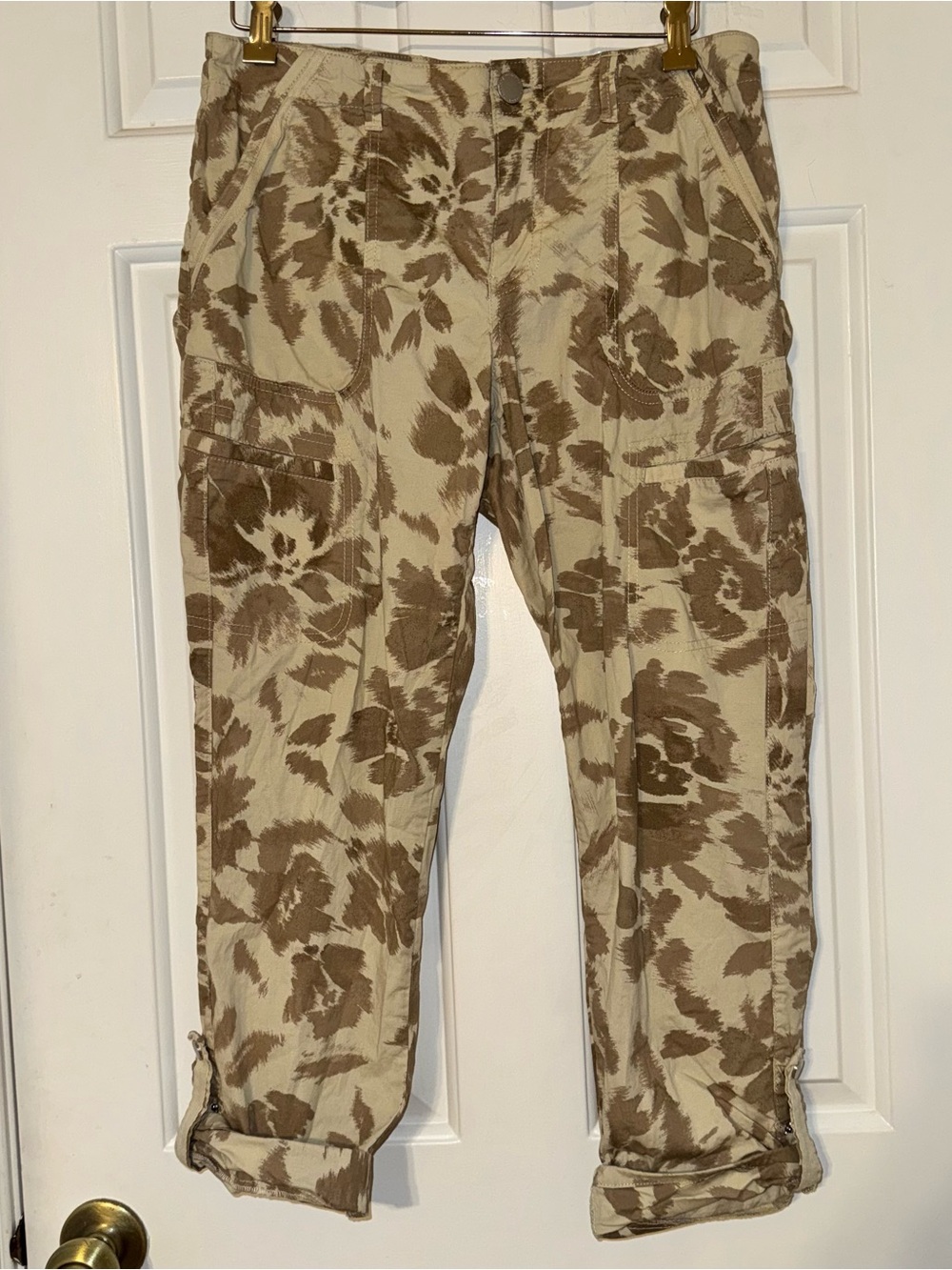 Democracy Beige tan Floral convertible utility Cargo rolltab Pants flex-ellent 6